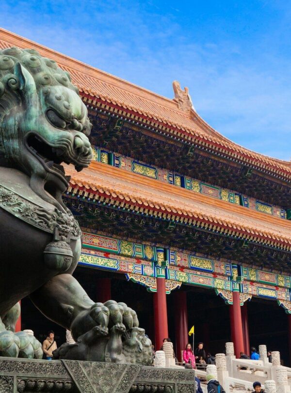 gray concrete statue of man